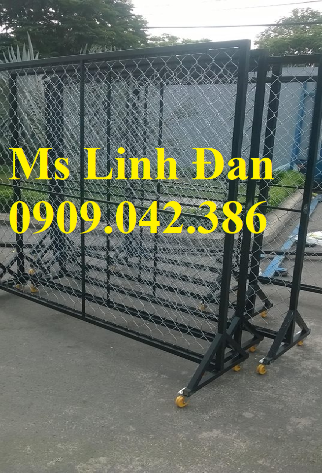 Lưới th&eacute;p h&agrave;ng r&agrave;o di động c&oacute; b&aacute;nh xe