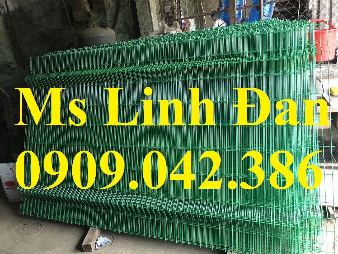 H&agrave;ng r&agrave;o lưới th&eacute;p