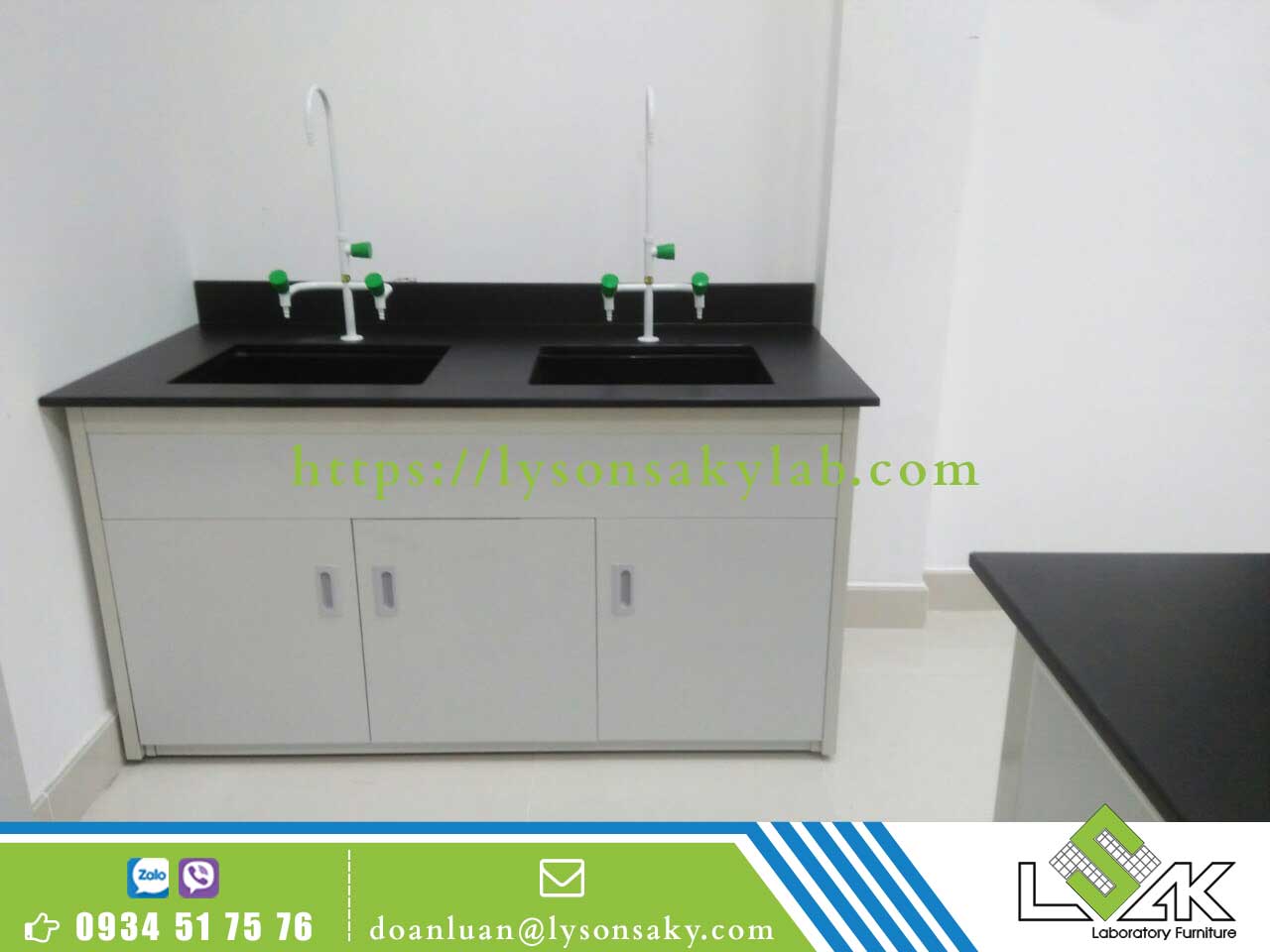 Bàn thí nghiệm có bồn rửa