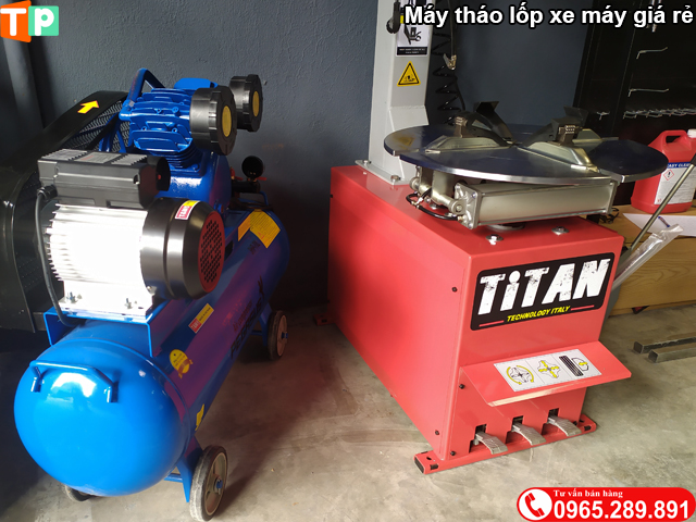 Máy ra vào lốp xe máy giá rẻ Titan